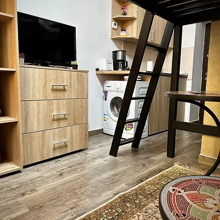 Ada's Luxury Apartament&studio - Old Apartment Brasov